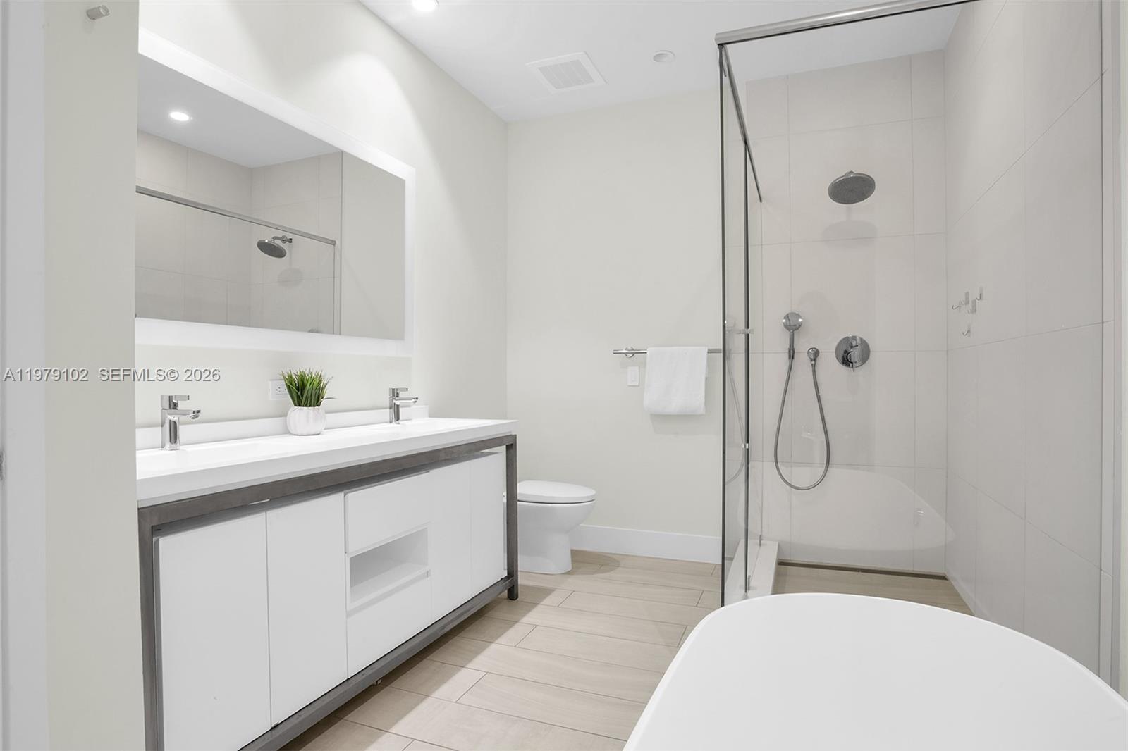 2000 Metropica Way