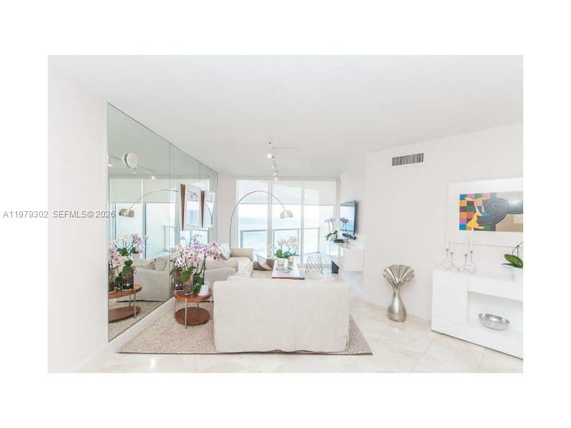 16699 Collins Avenue