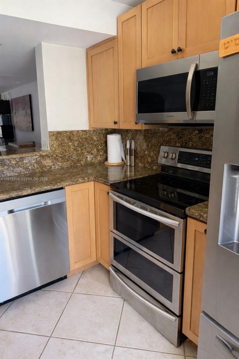 2661 NE 164th Street