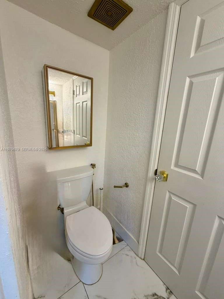 8209 SW 23rd Court gallery image #12