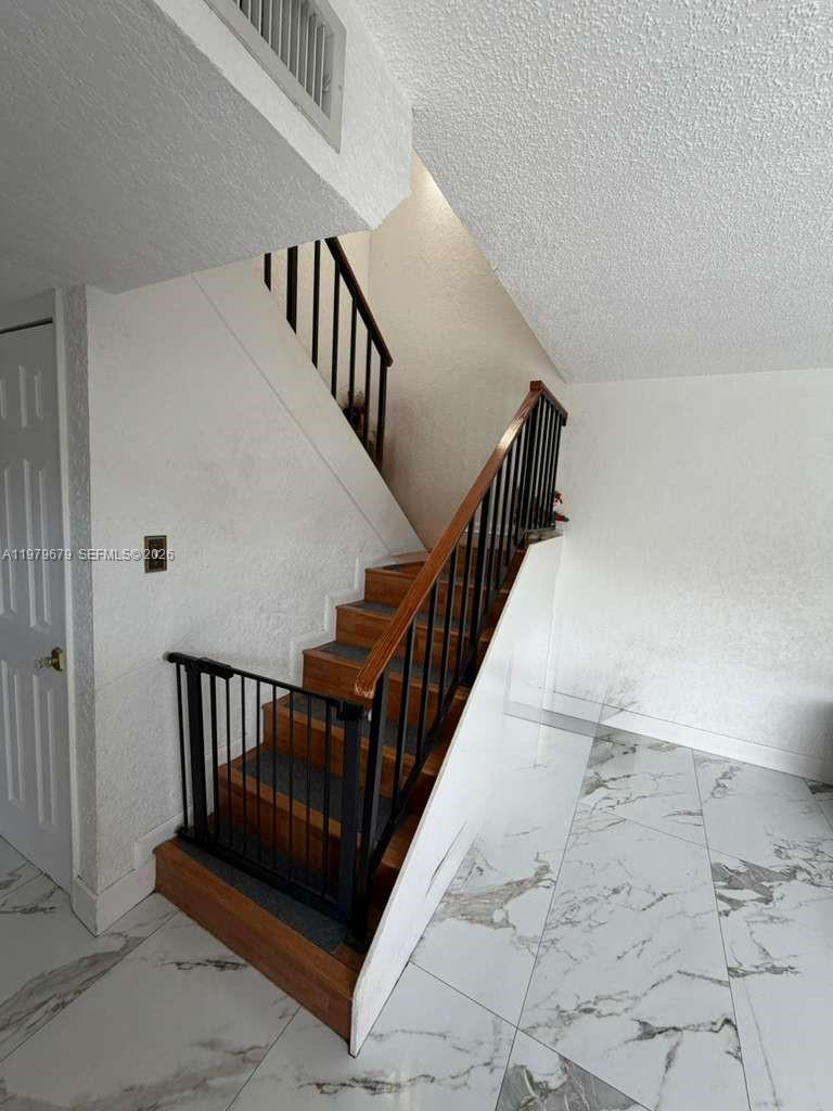 8209 SW 23rd Court gallery image #13