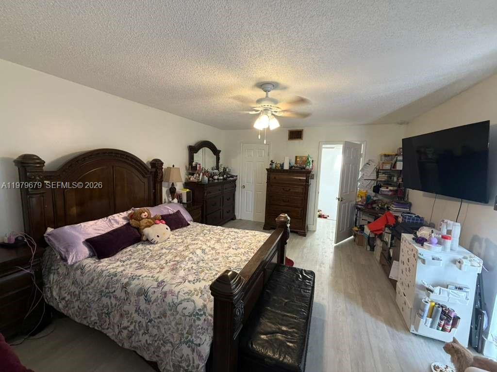 8209 SW 23rd Court gallery image #15
