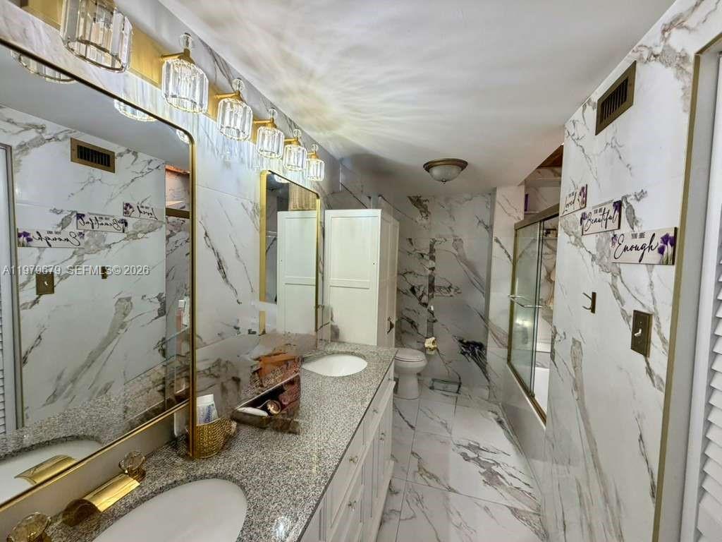 8209 SW 23rd Court gallery image #16