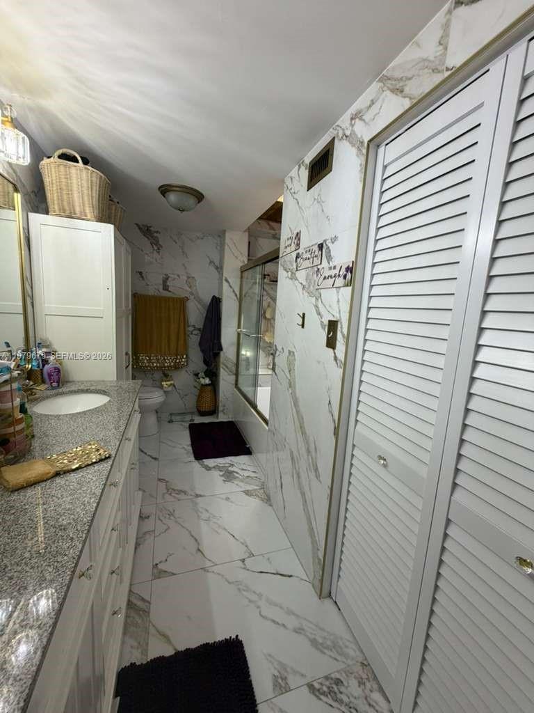 8209 SW 23rd Court gallery image #18