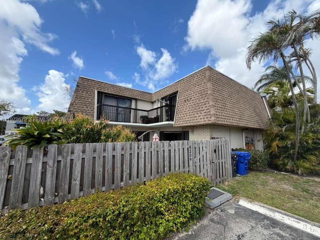 8209 SW 23rd Court gallery image #2