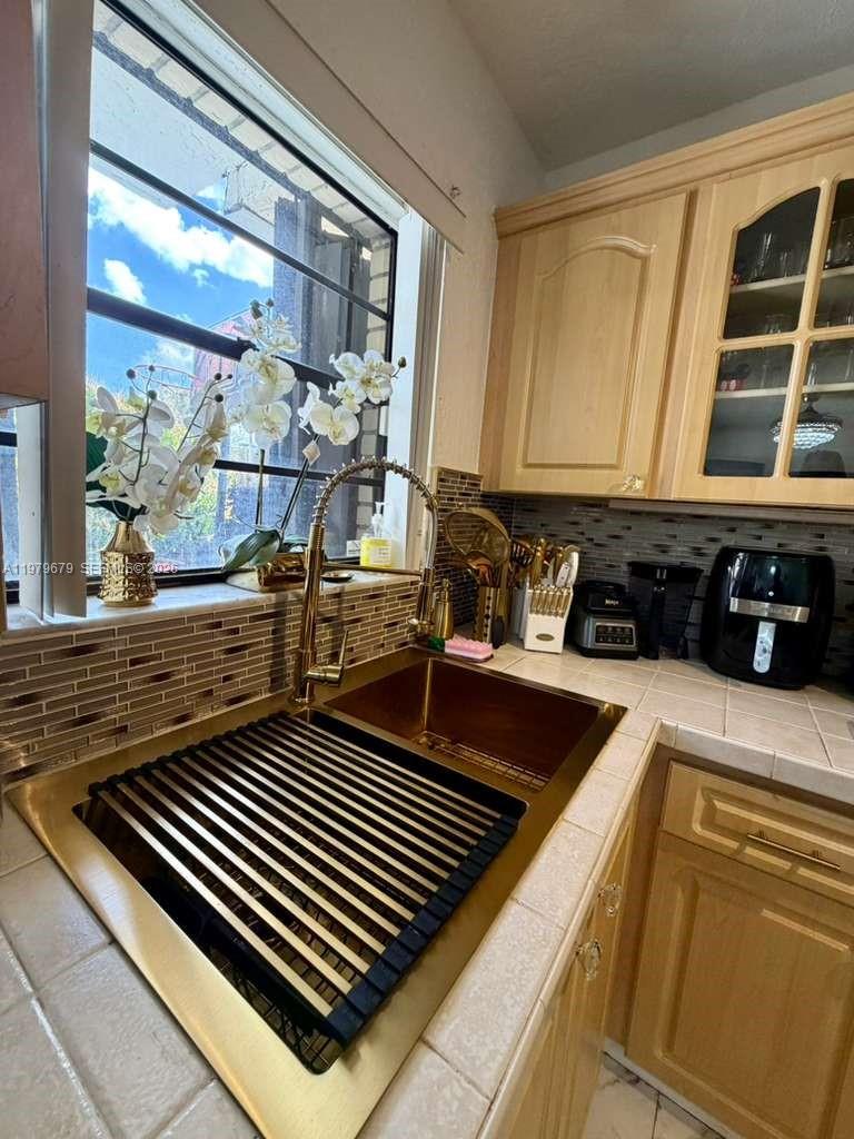8209 SW 23rd Court gallery image #25