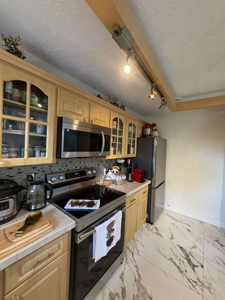 8209 SW 23rd Court gallery image #26