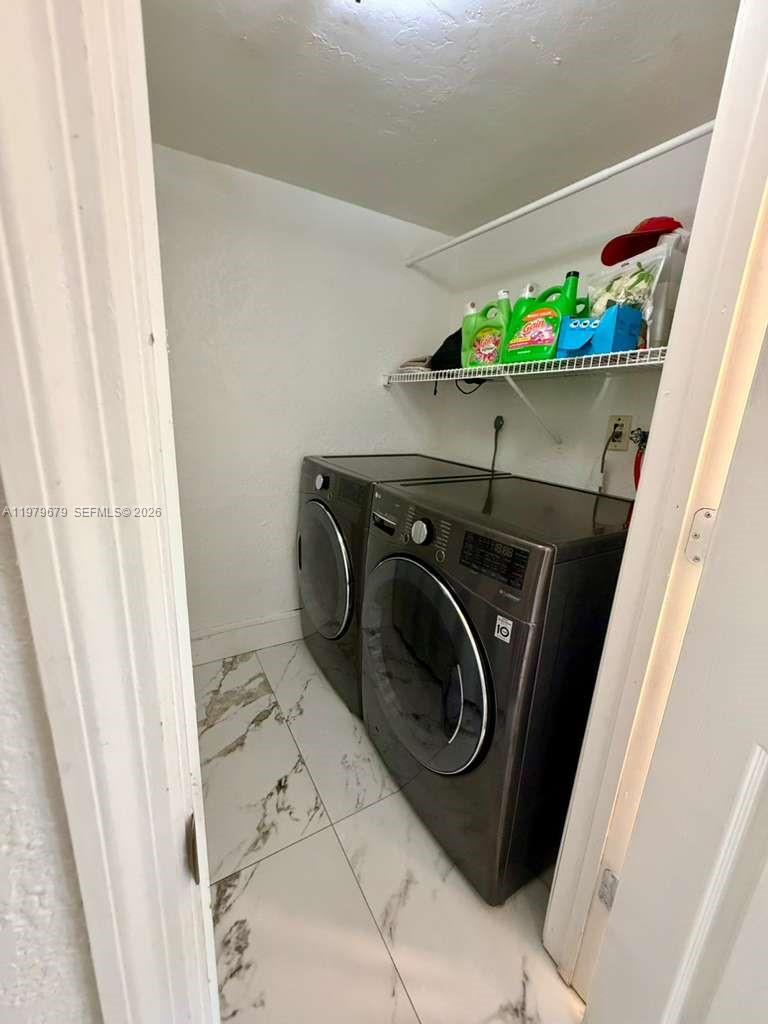 8209 SW 23rd Court gallery image #27