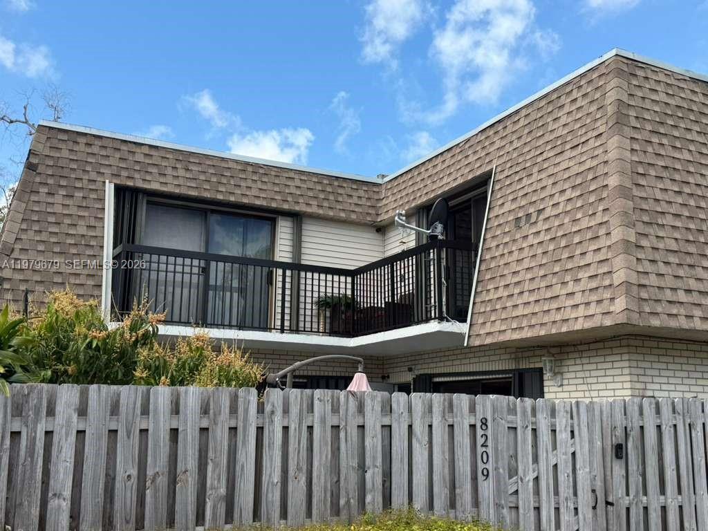 8209 SW 23rd Court gallery image #3