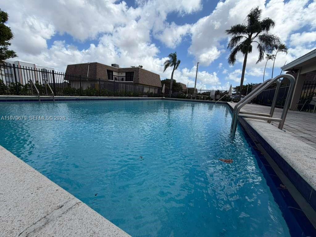 8209 SW 23rd Court gallery image #30