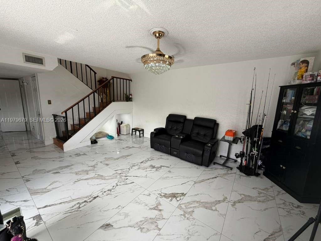 8209 SW 23rd Court gallery image #6