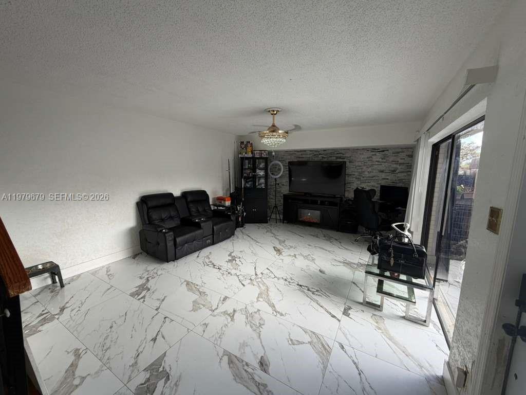 8209 SW 23rd Court gallery image #7