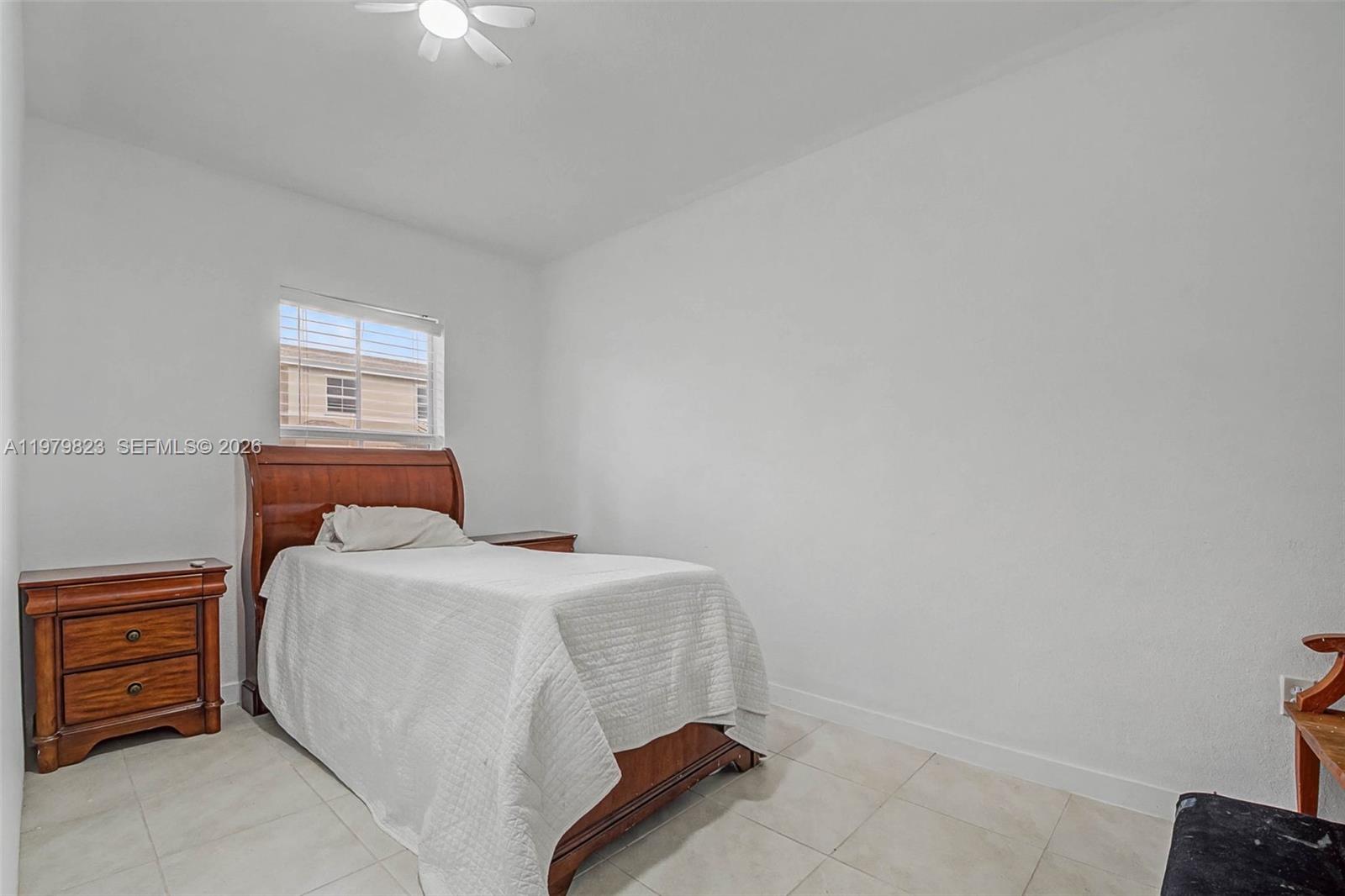 445 NE 4th Street