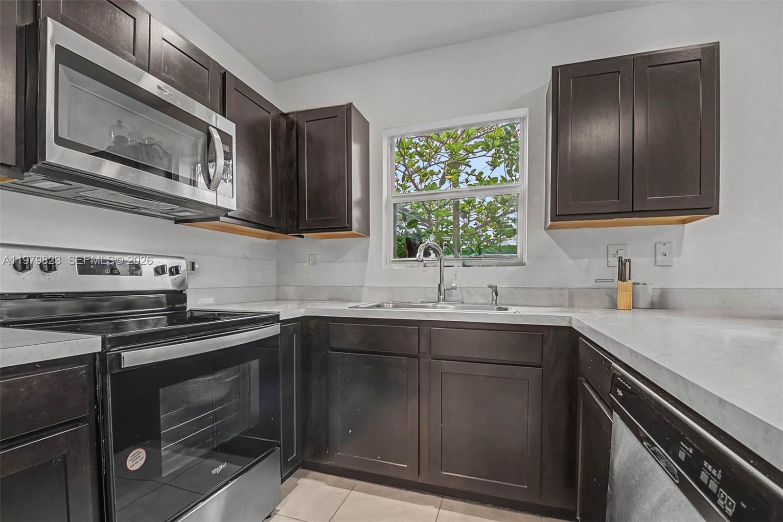 445 NE 4th Street