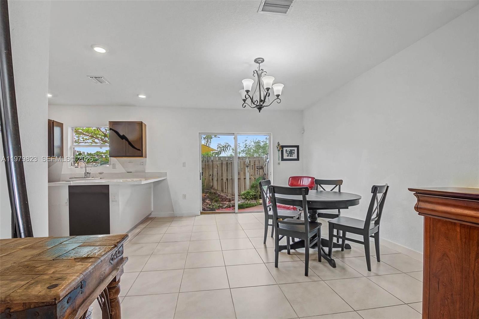 445 NE 4th Street