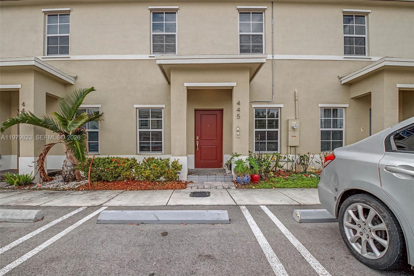 445 NE 4th Street