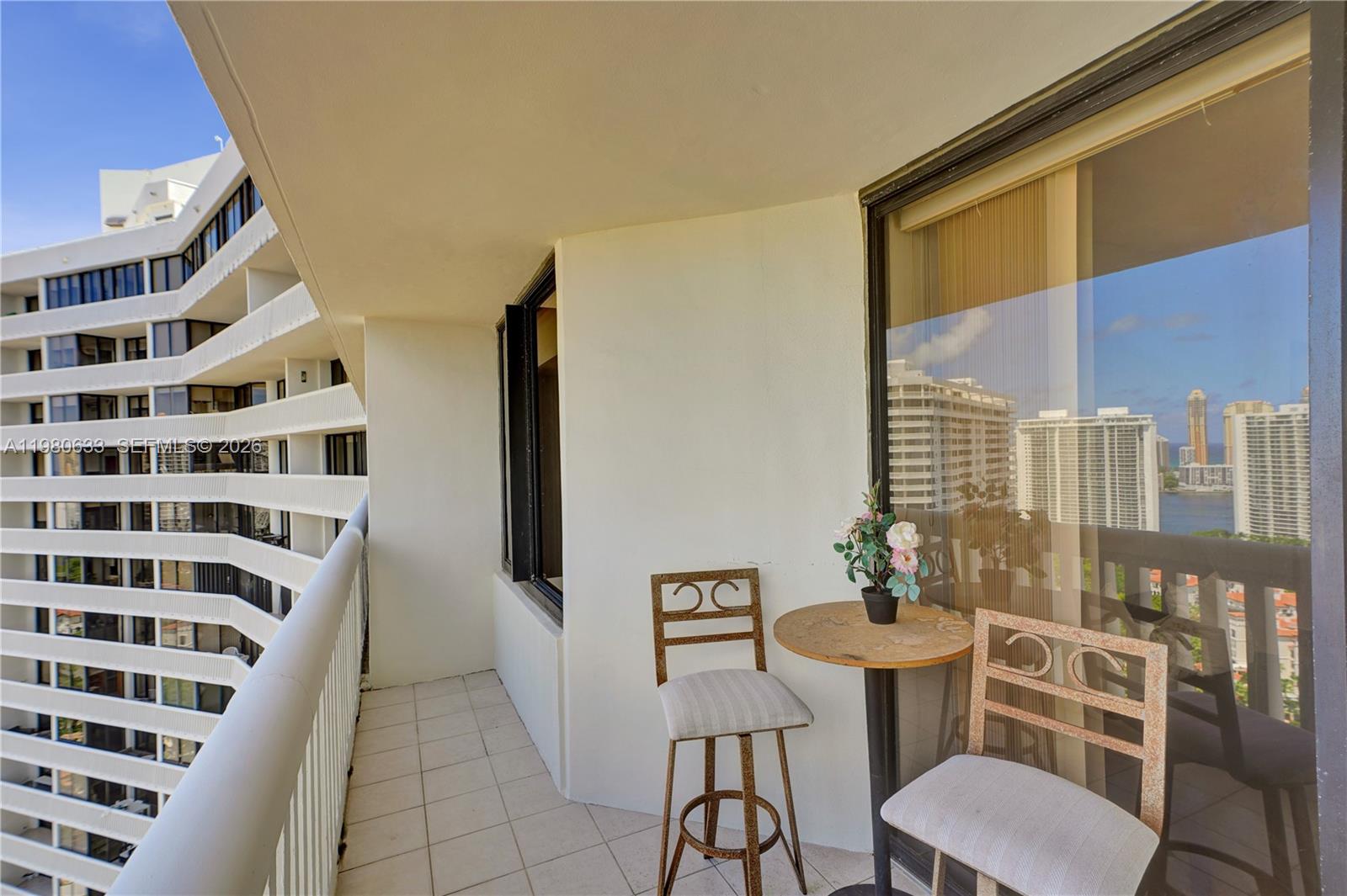 1000 W Island Boulevard