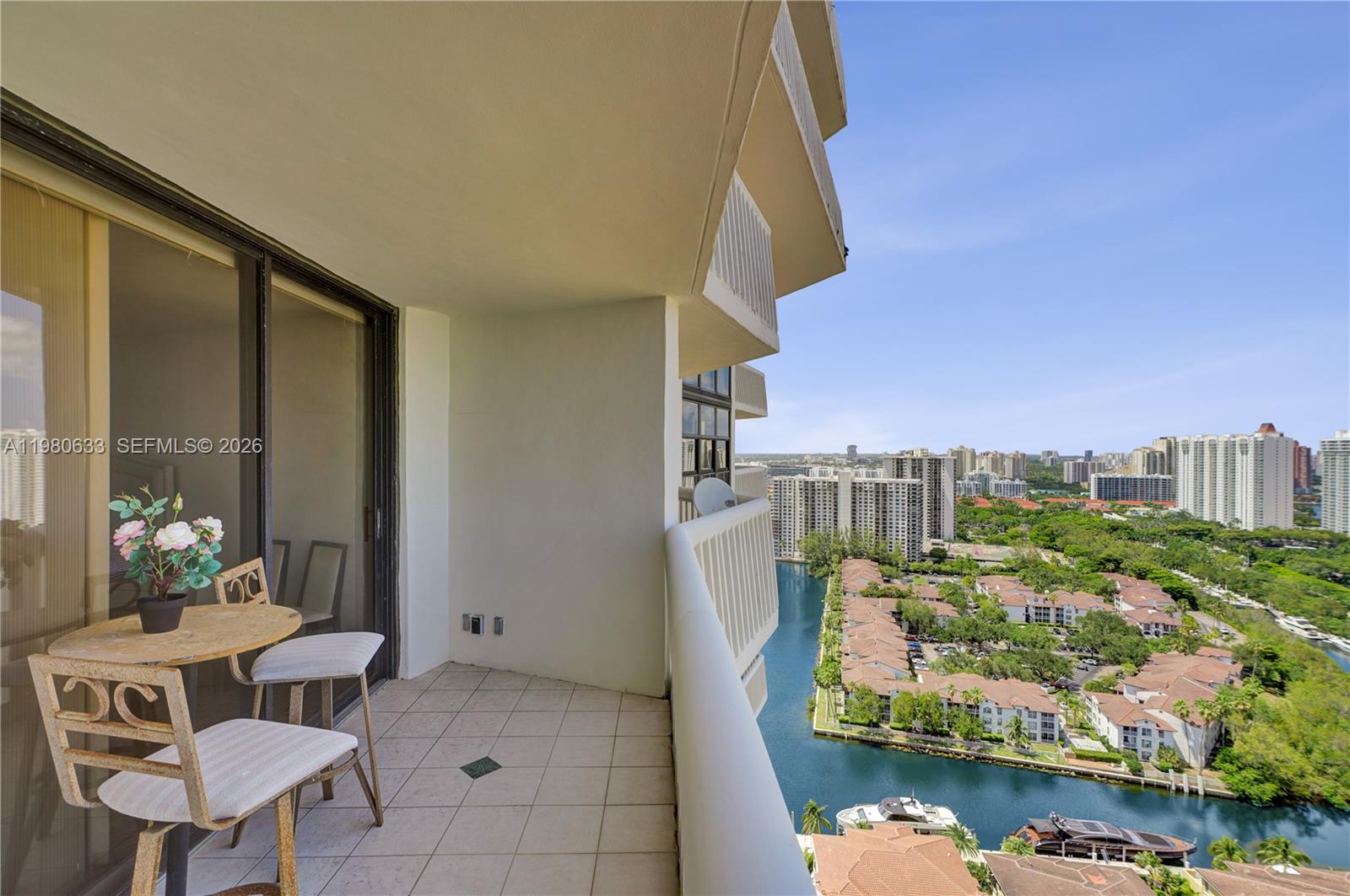 1000 W Island Boulevard