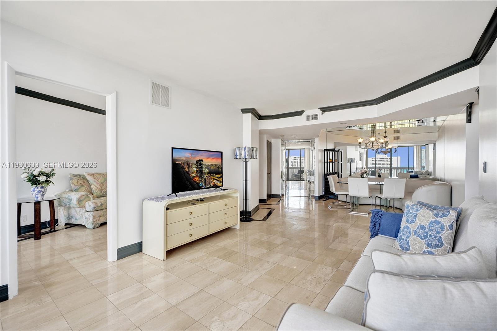 1000 W Island Boulevard