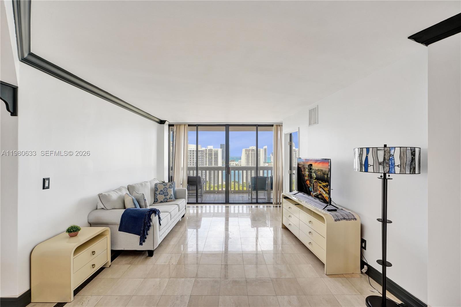 1000 W Island Boulevard