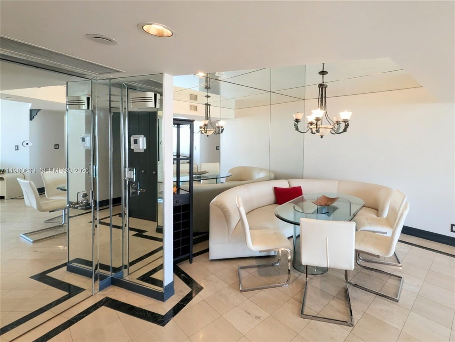 1000 W Island Boulevard