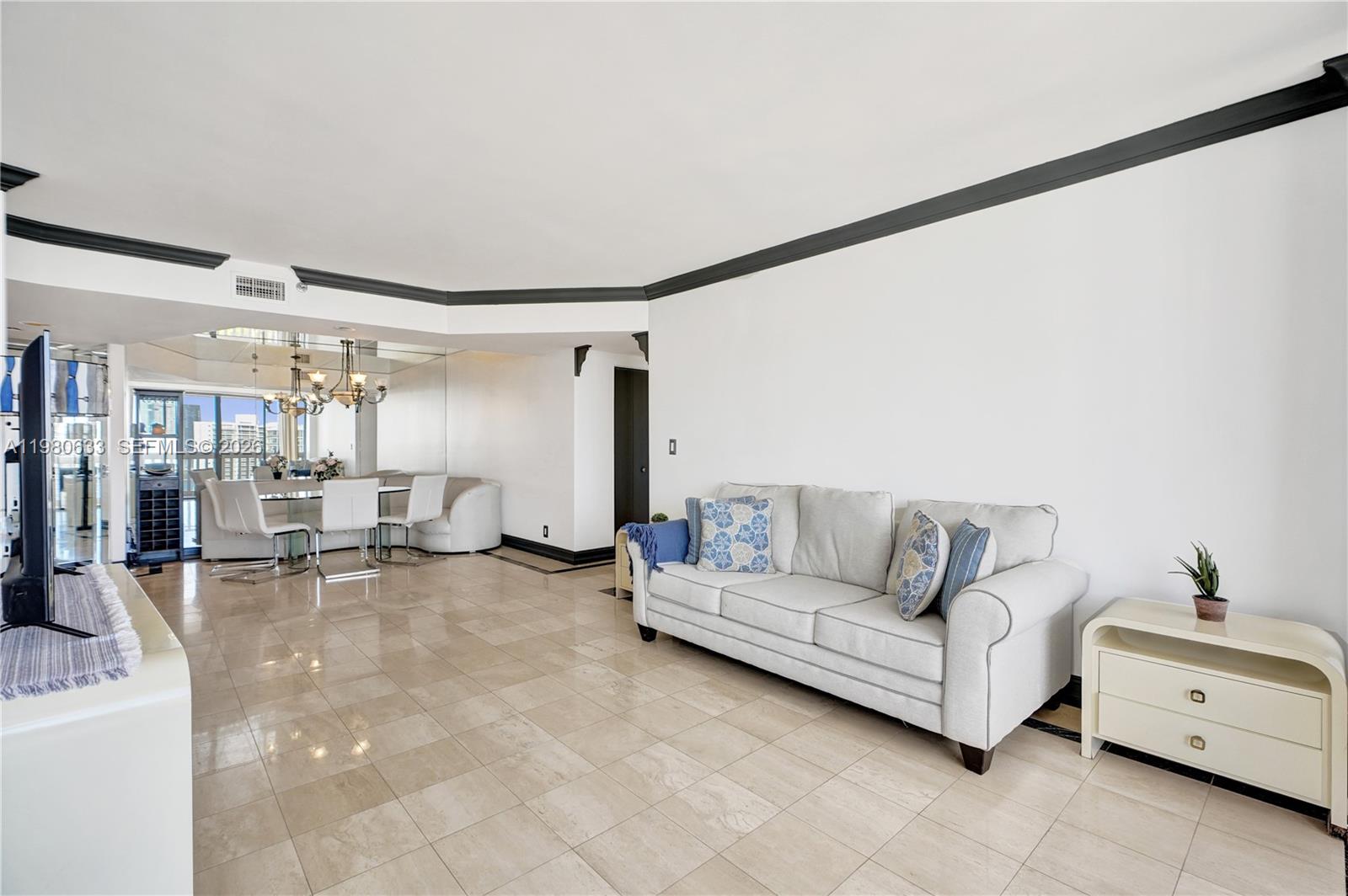 1000 W Island Boulevard