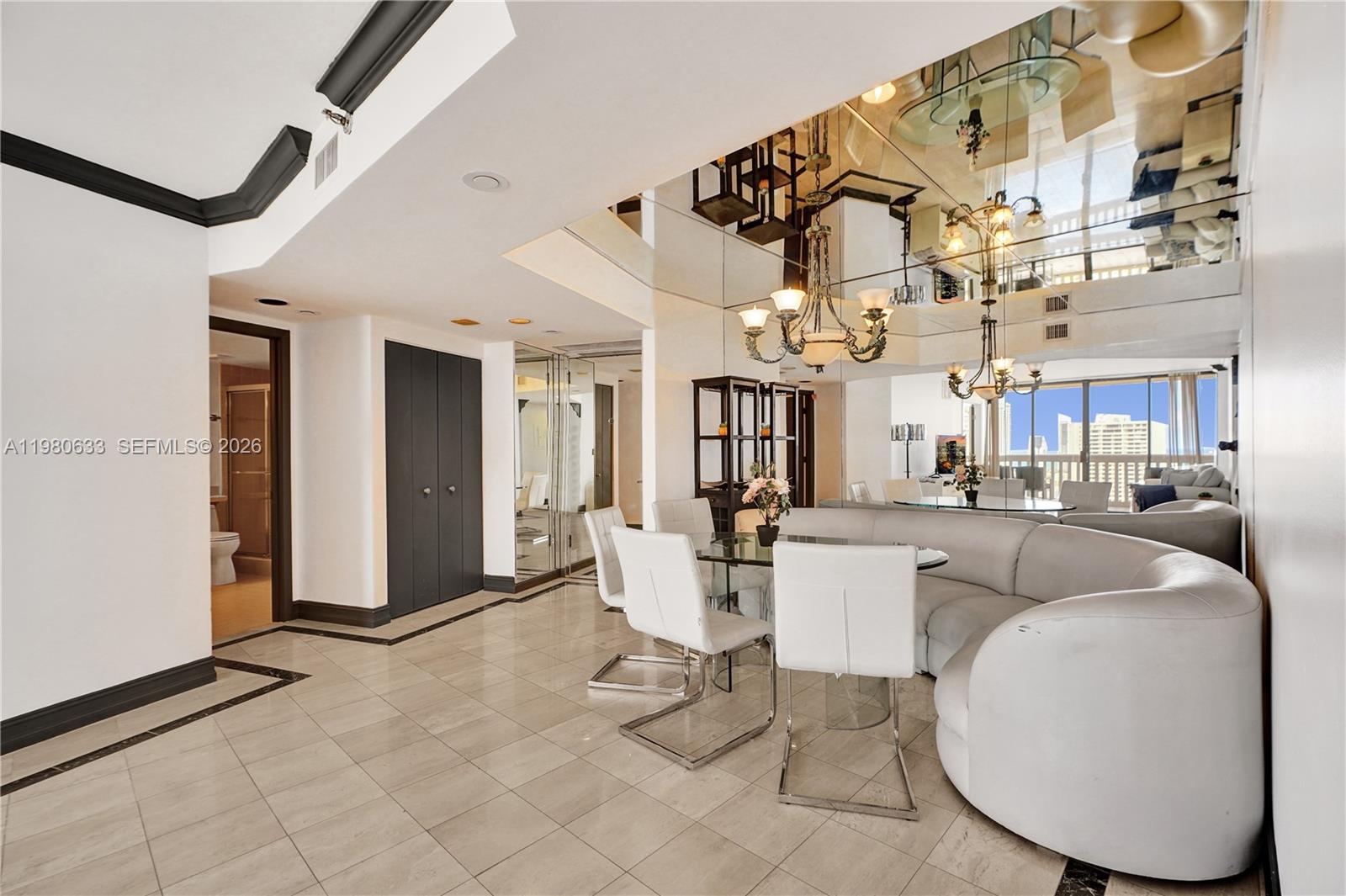 1000 W Island Boulevard