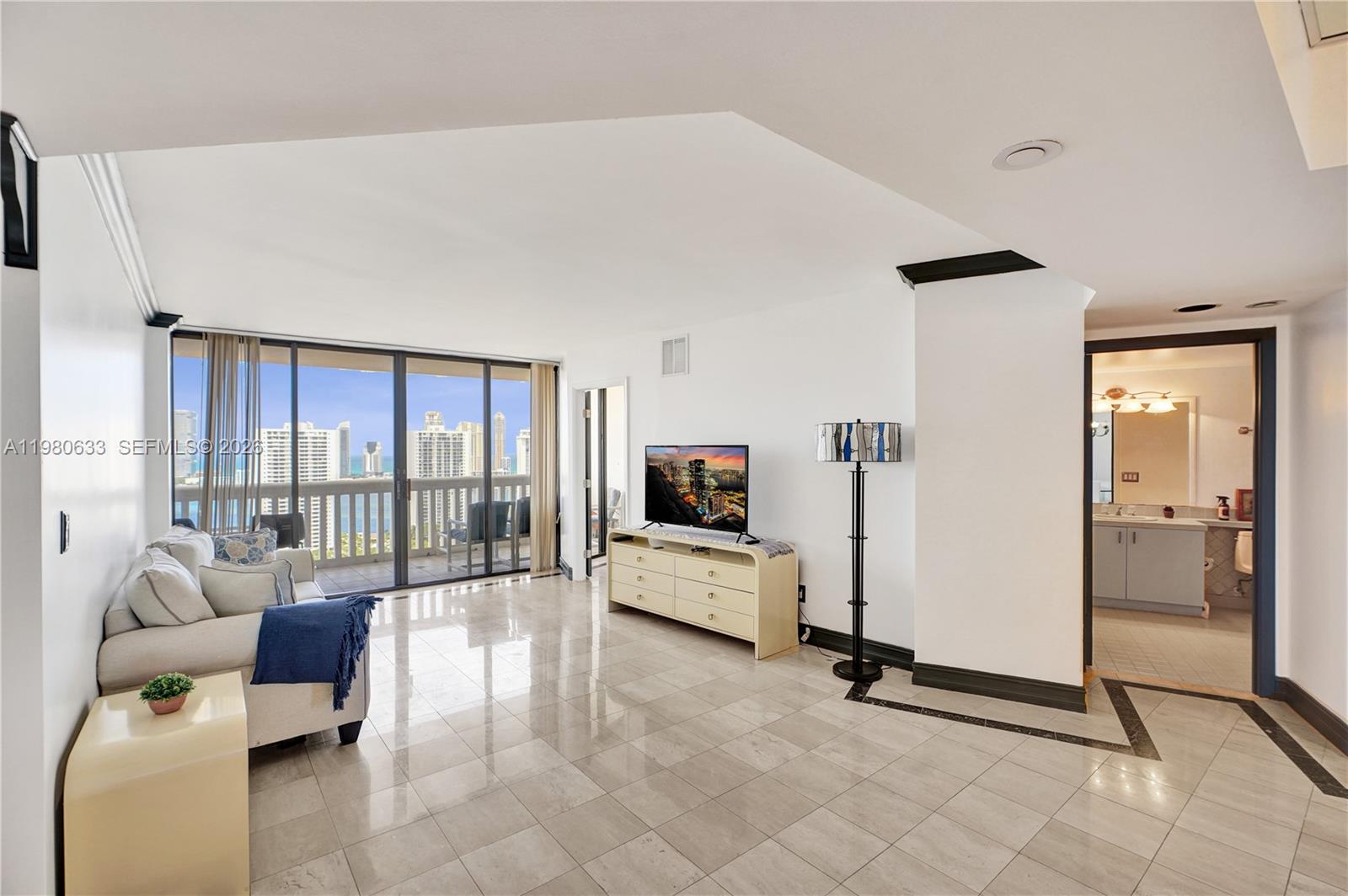 1000 W Island Boulevard