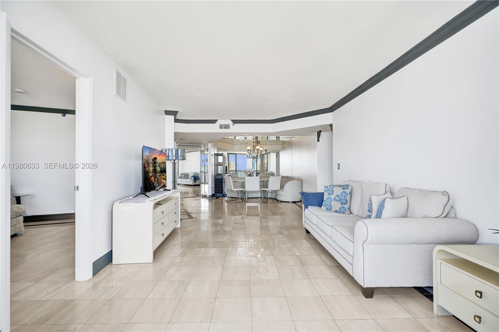 1000 W Island Boulevard