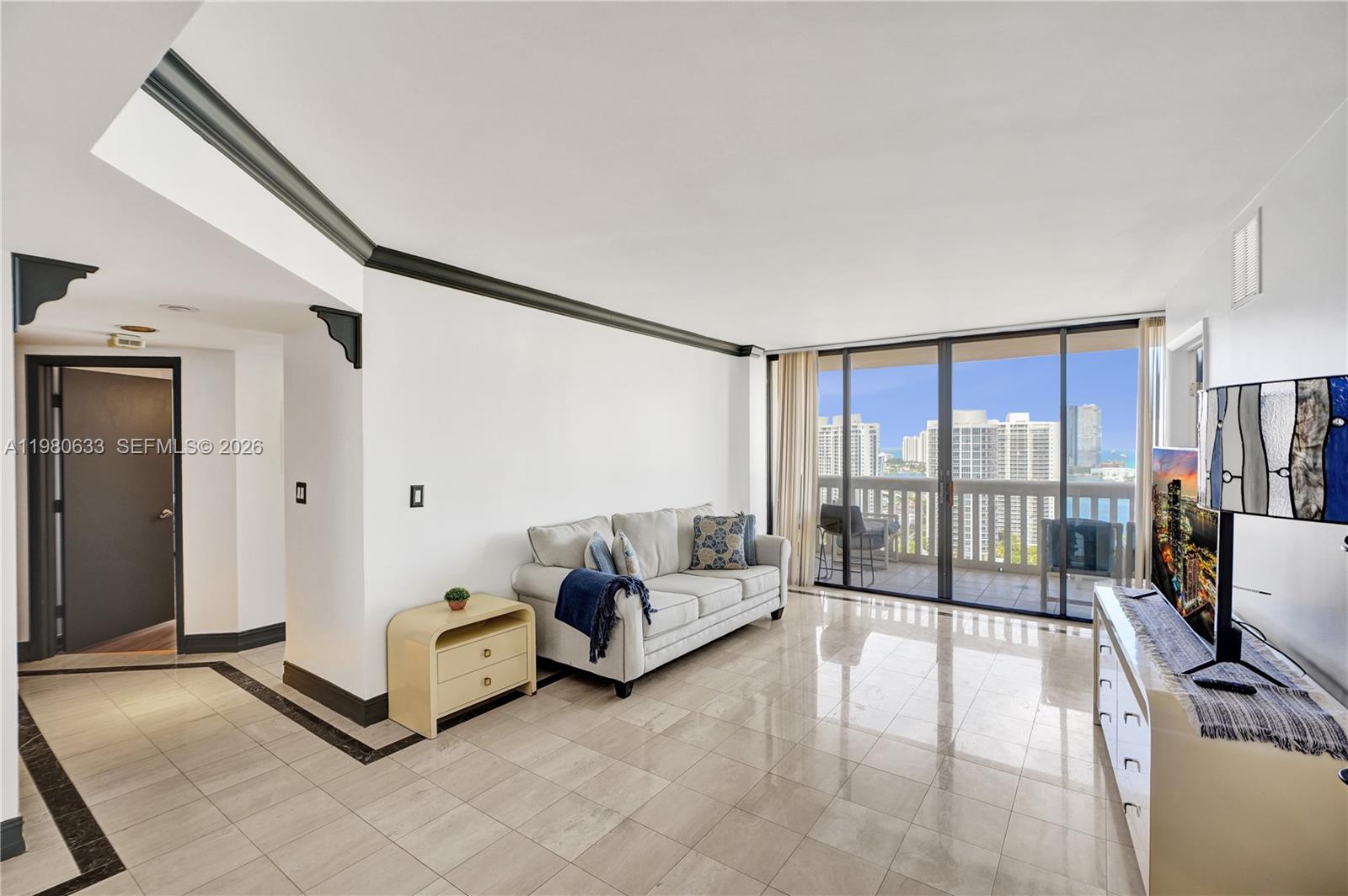 1000 W Island Boulevard