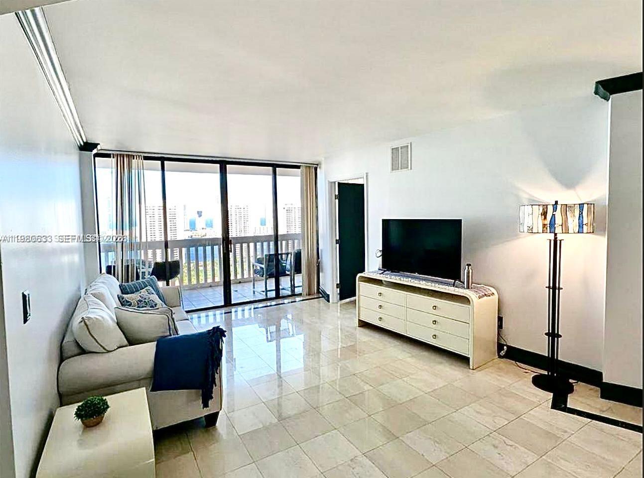 1000 W Island Boulevard