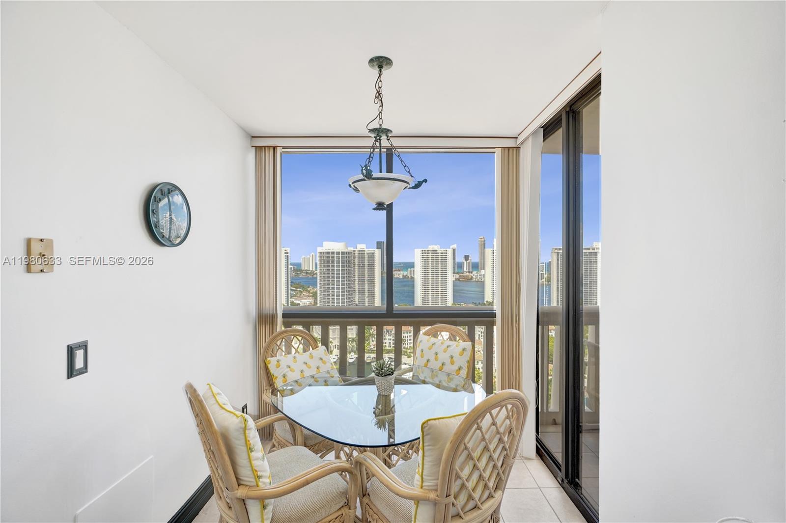 1000 W Island Boulevard