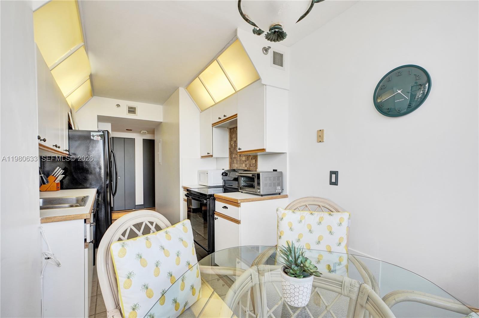 1000 W Island Boulevard