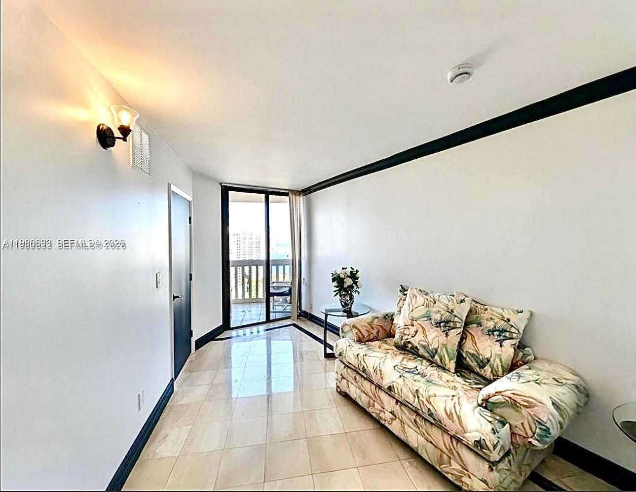 1000 W Island Boulevard