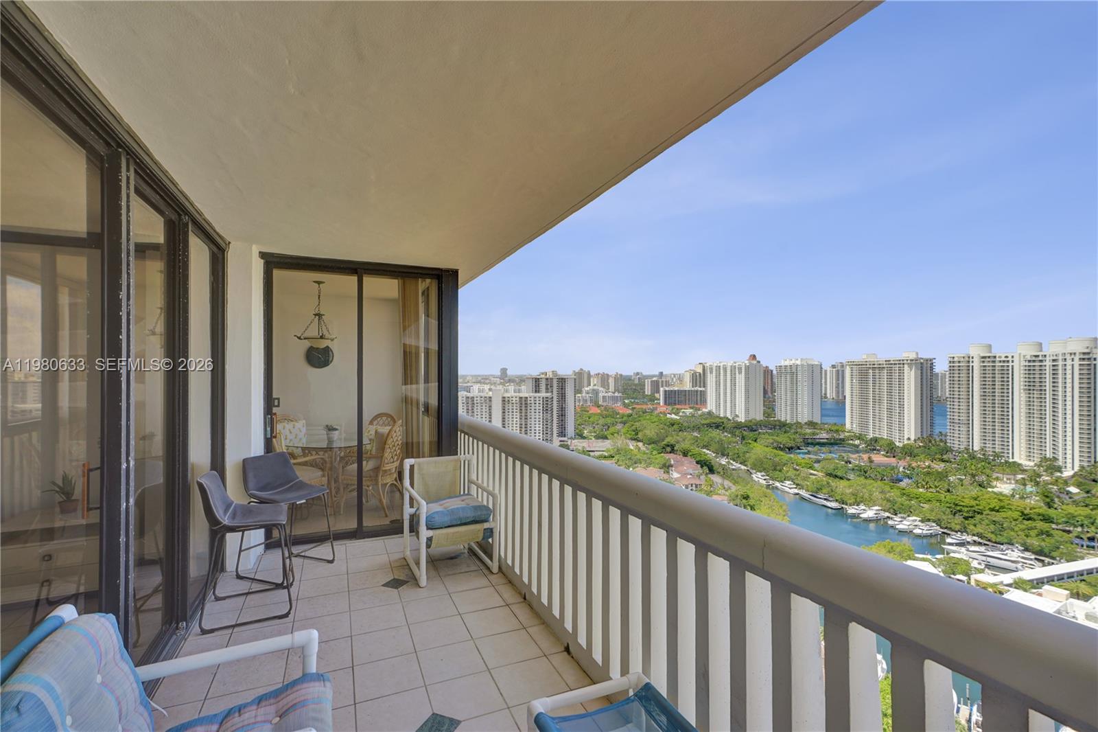 1000 W Island Boulevard