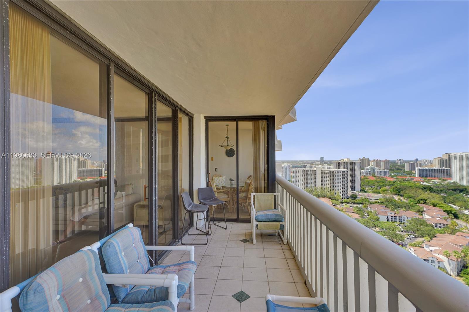 1000 W Island Boulevard