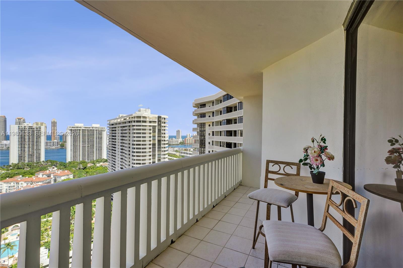 1000 W Island Boulevard