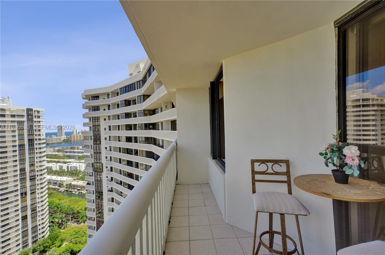 1000 W Island Boulevard