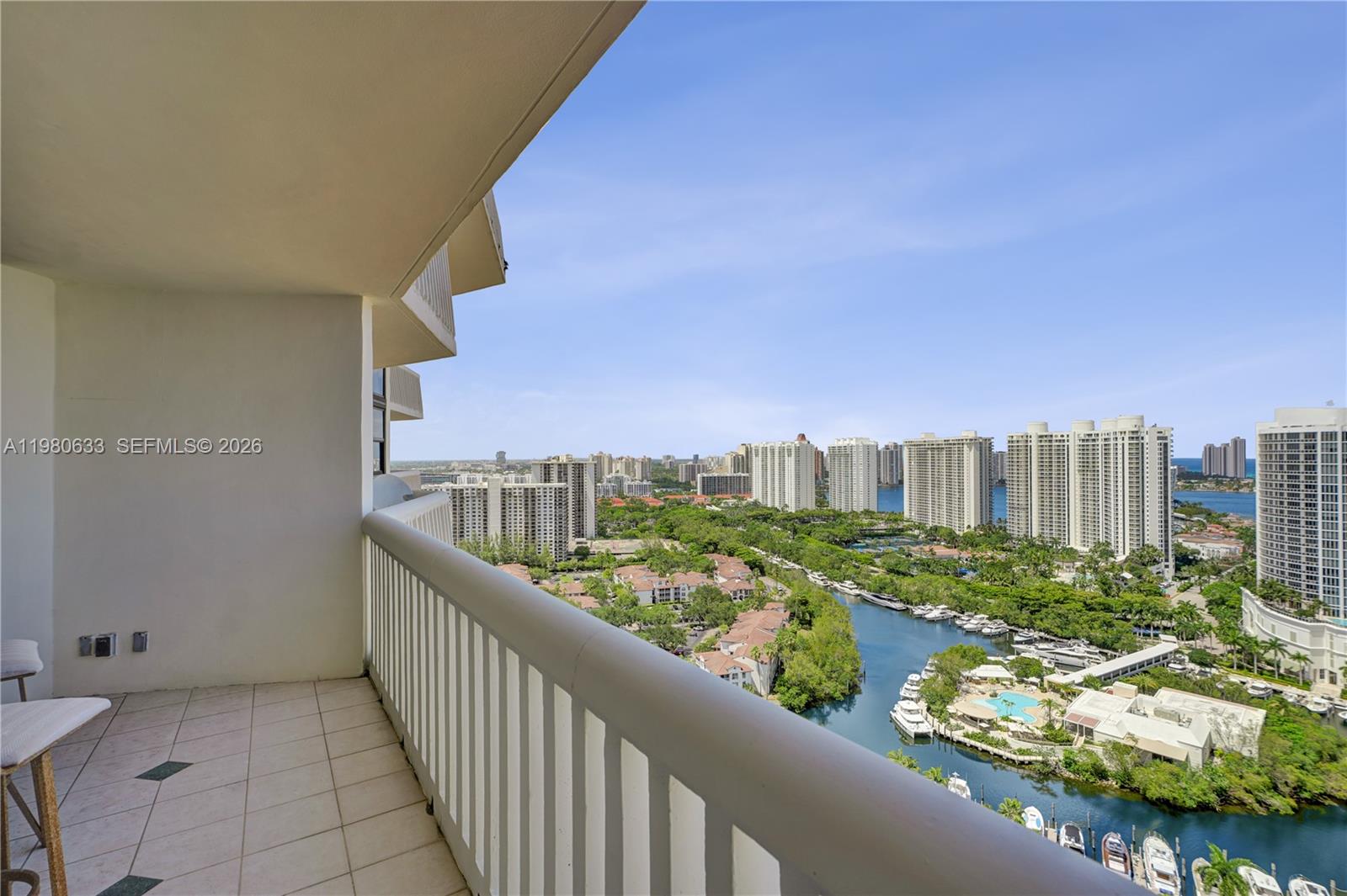 1000 W Island Boulevard