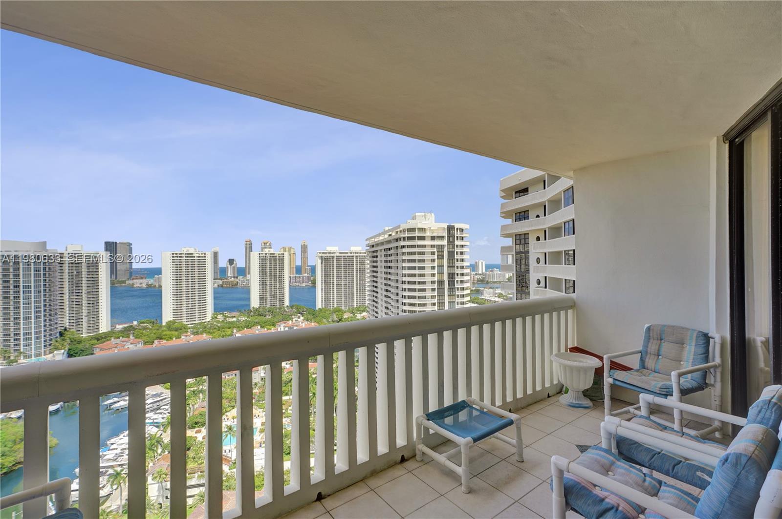 1000 W Island Boulevard