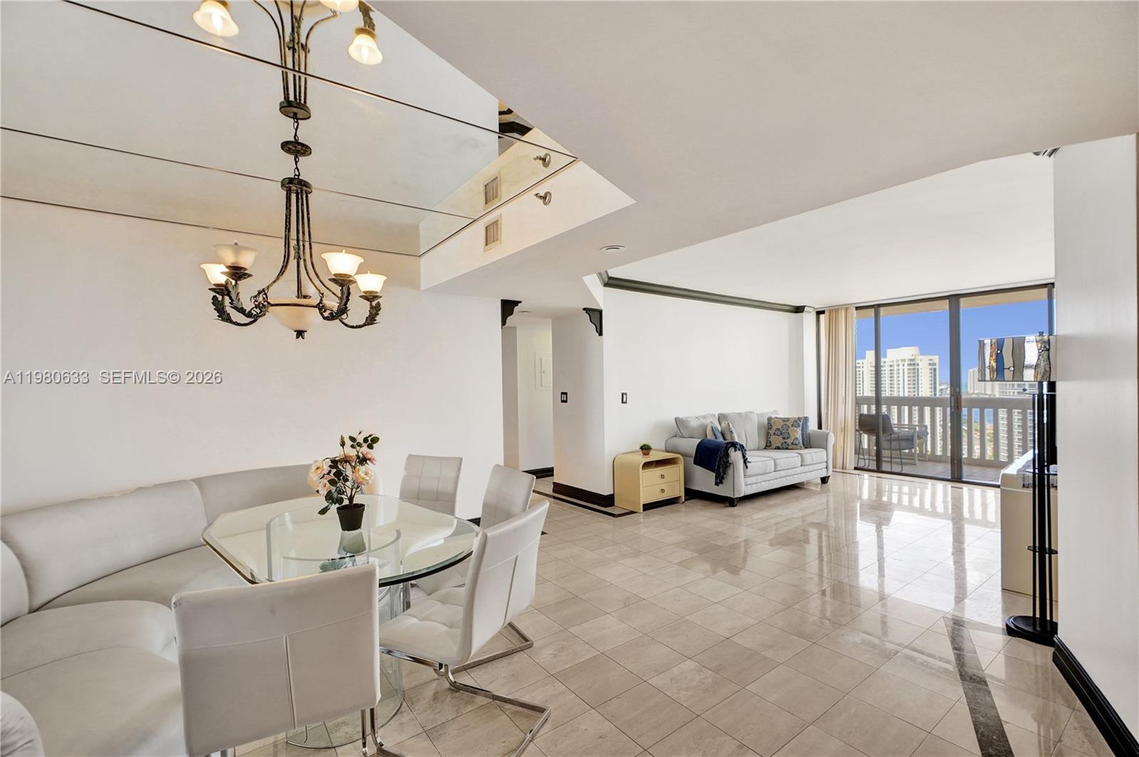 1000 W Island Boulevard