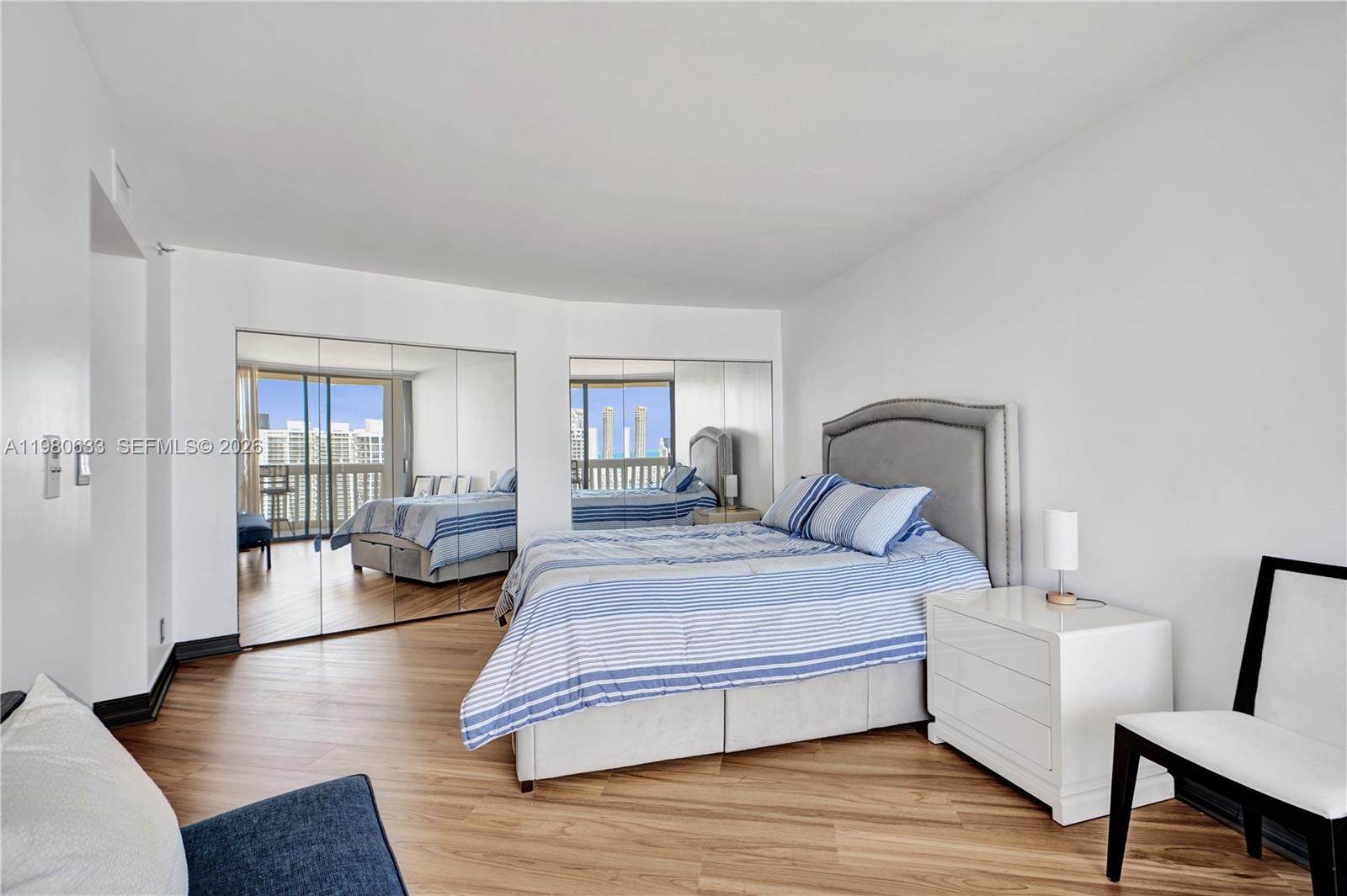 1000 W Island Boulevard