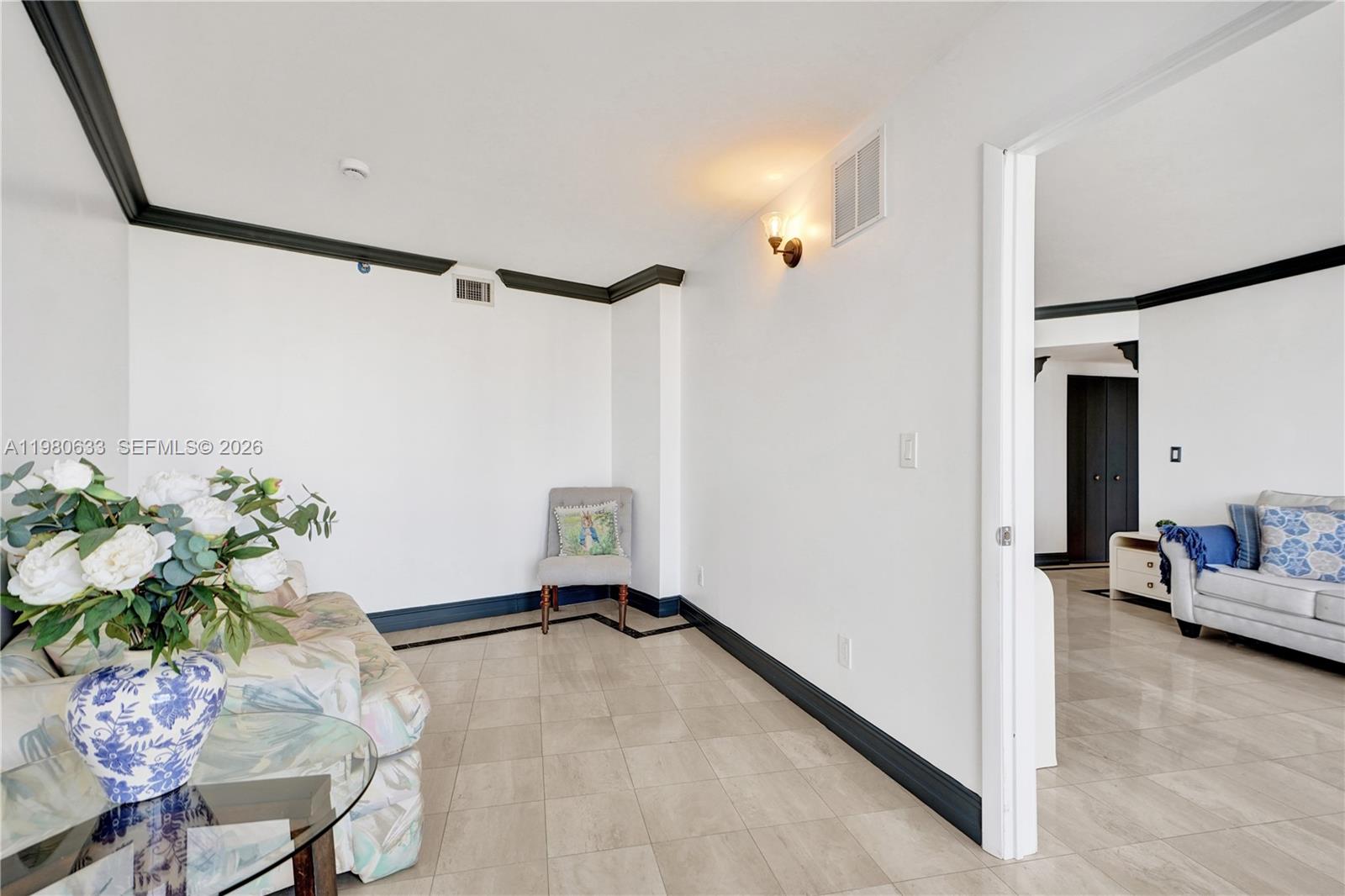 1000 W Island Boulevard