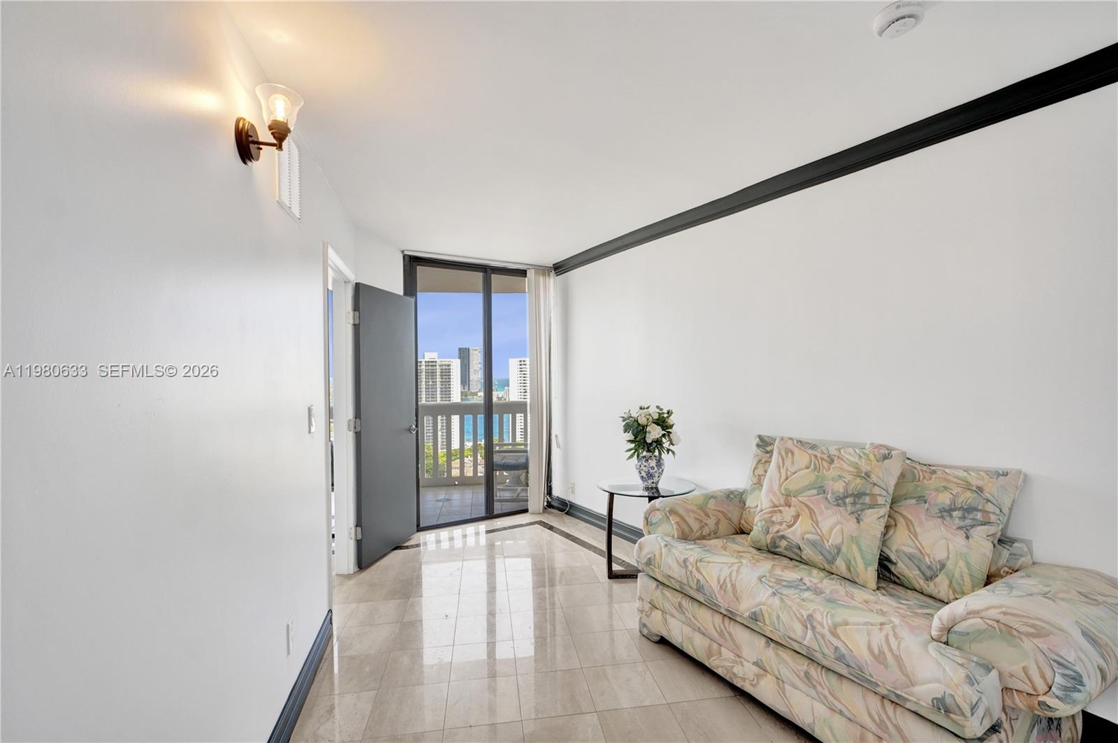 1000 W Island Boulevard