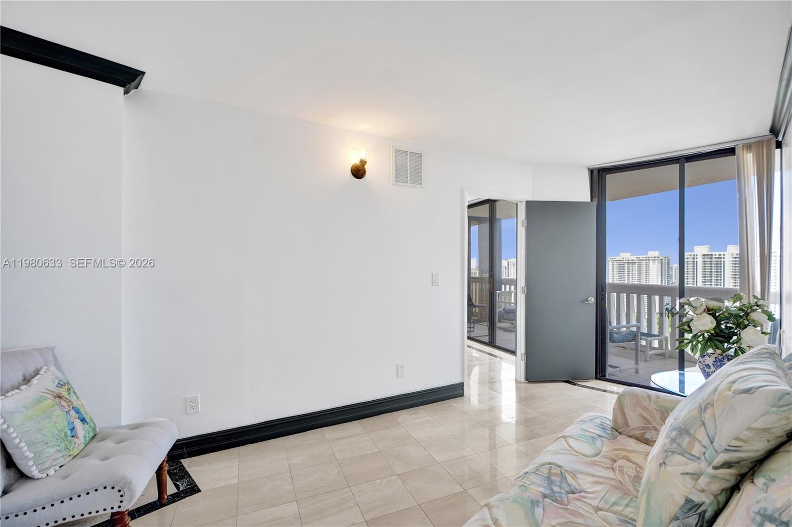 1000 W Island Boulevard
