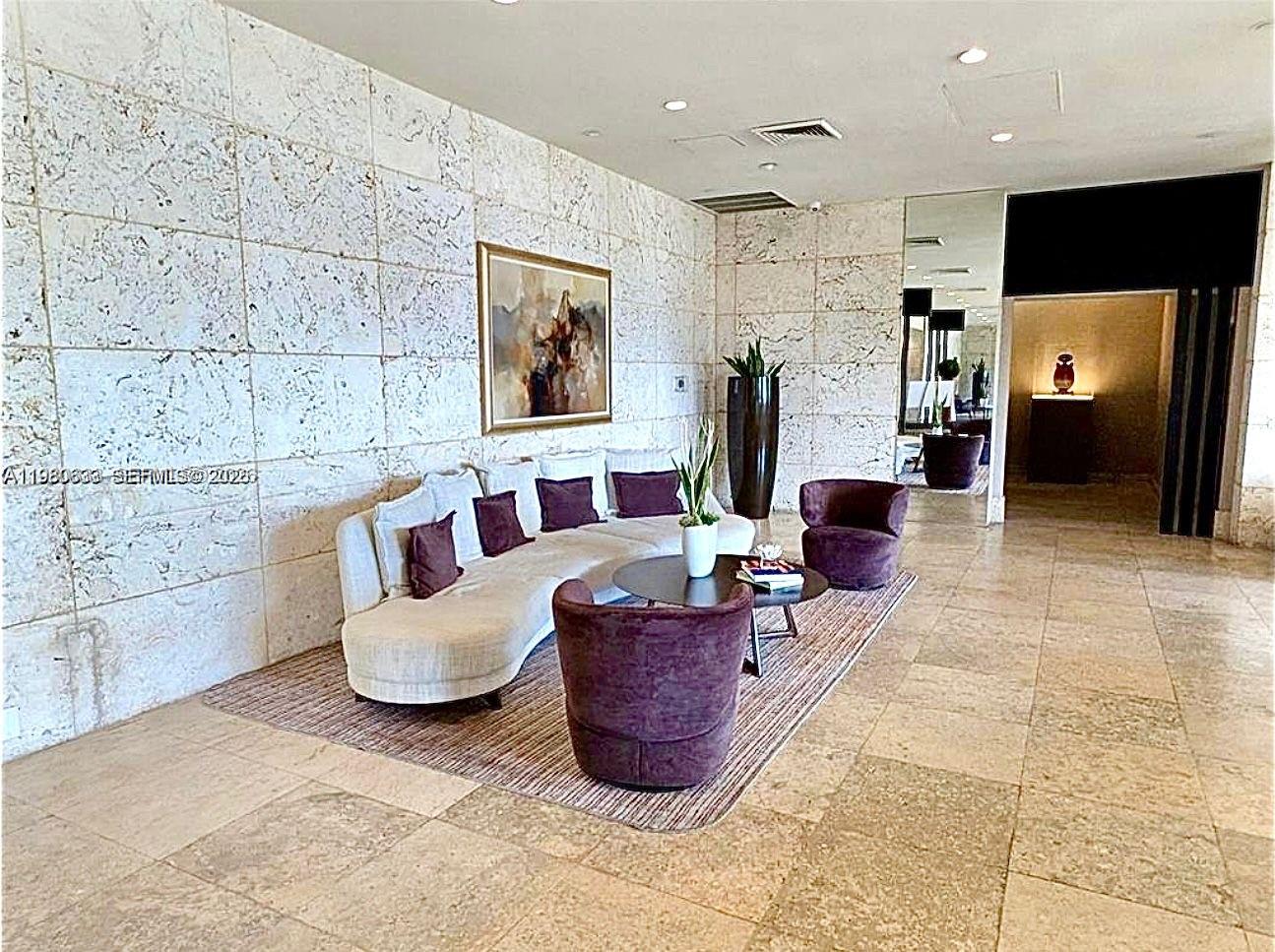 1000 W Island Boulevard