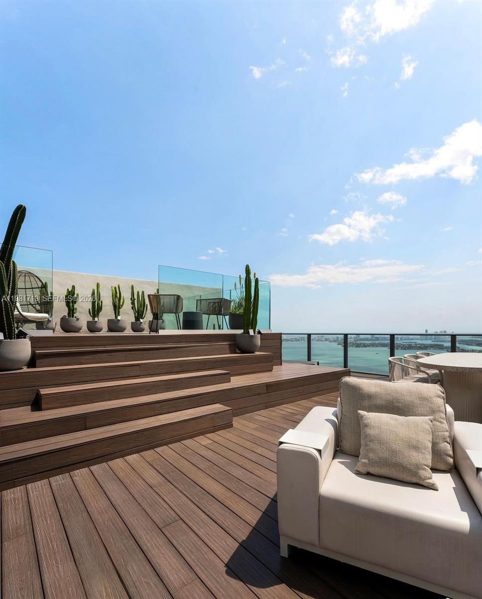 650 NE 32nd Street