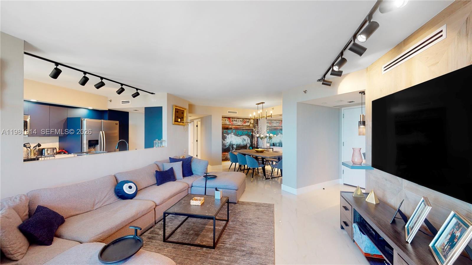 1000 W Island Boulevard