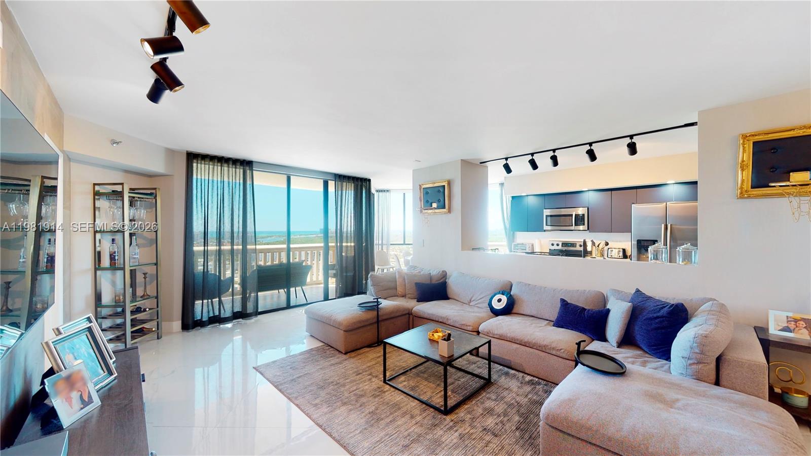 1000 W Island Boulevard