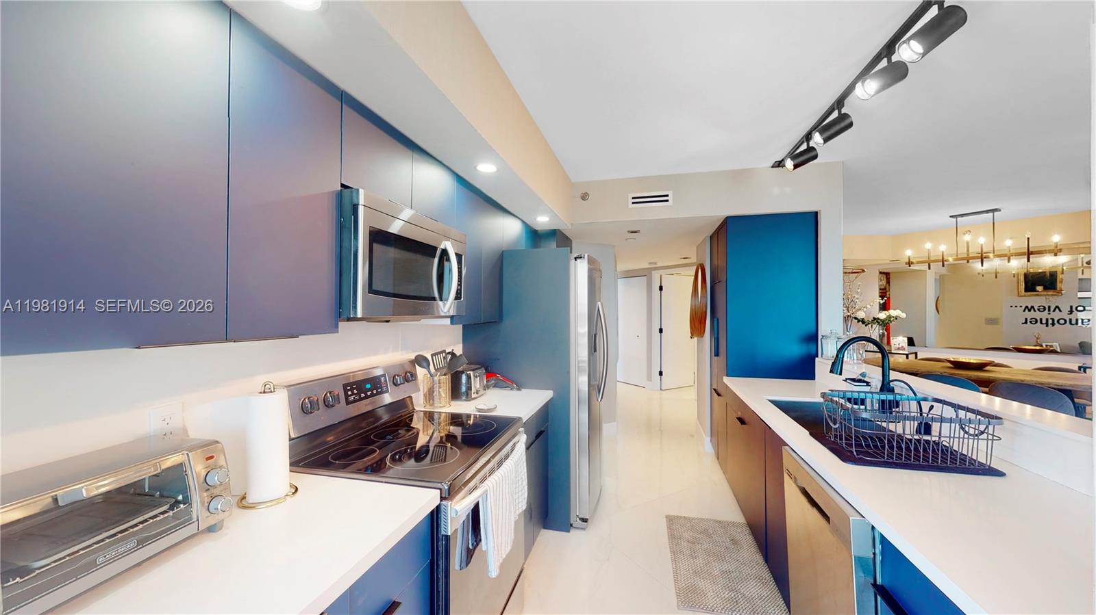 1000 W Island Boulevard